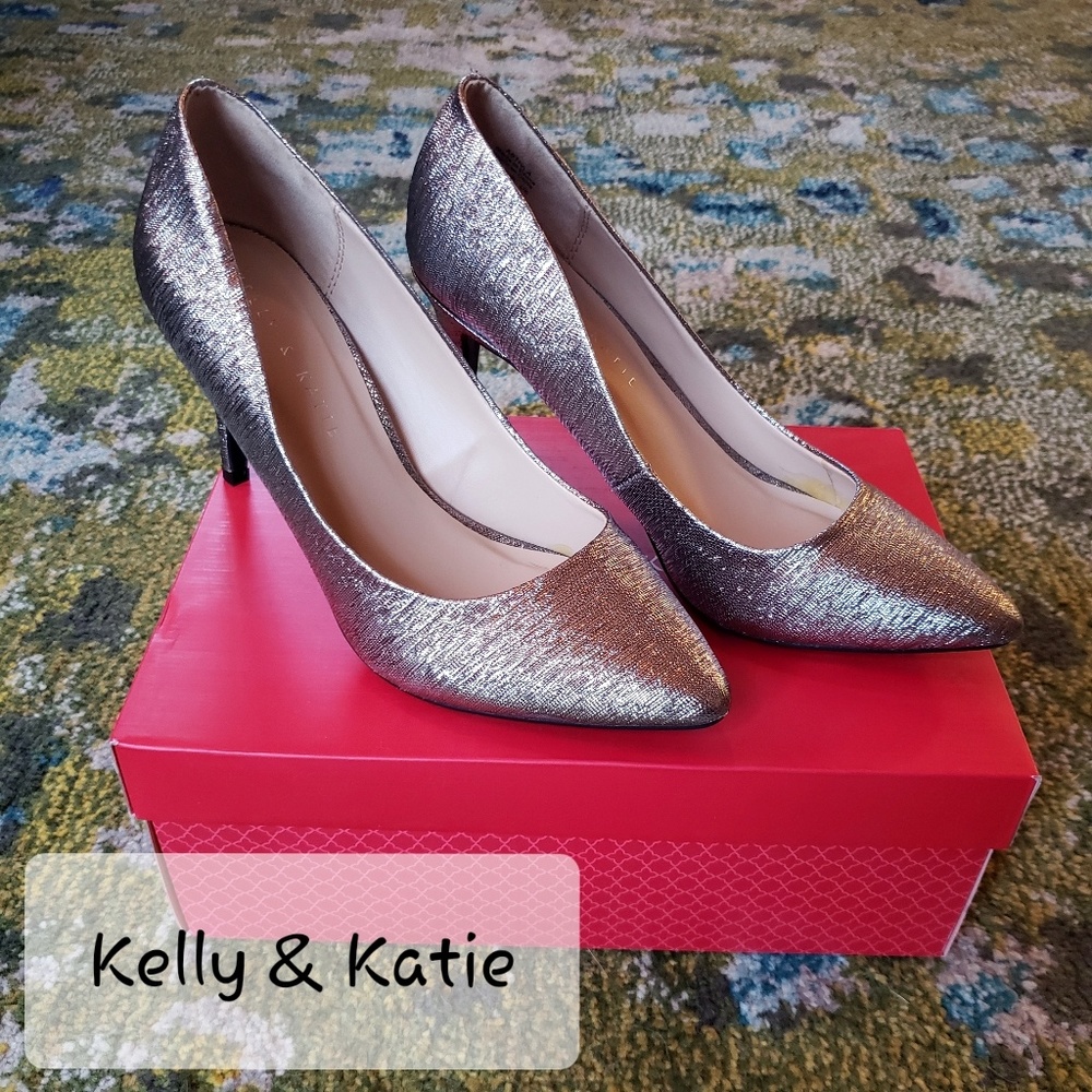 NEW Kelly & Katie Silver Heels